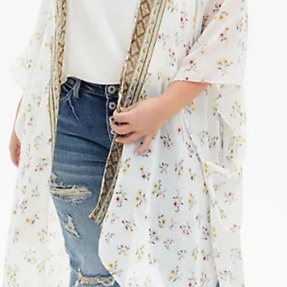 Torrid Floral Ruana - Picture 5 of 6